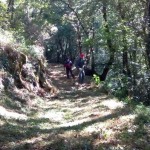 Voluntarios CTI de 2015 trabajando en las tareas de limpieza y mantenimiento de la ruta