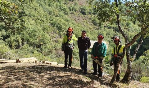 Un equipo de cinco operarios comenzó las actuaciones de mejora adjudicadas en la Ruta Quintá-Río Donsal